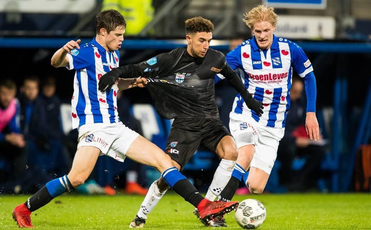 韩旭在采访 韩旭在采访