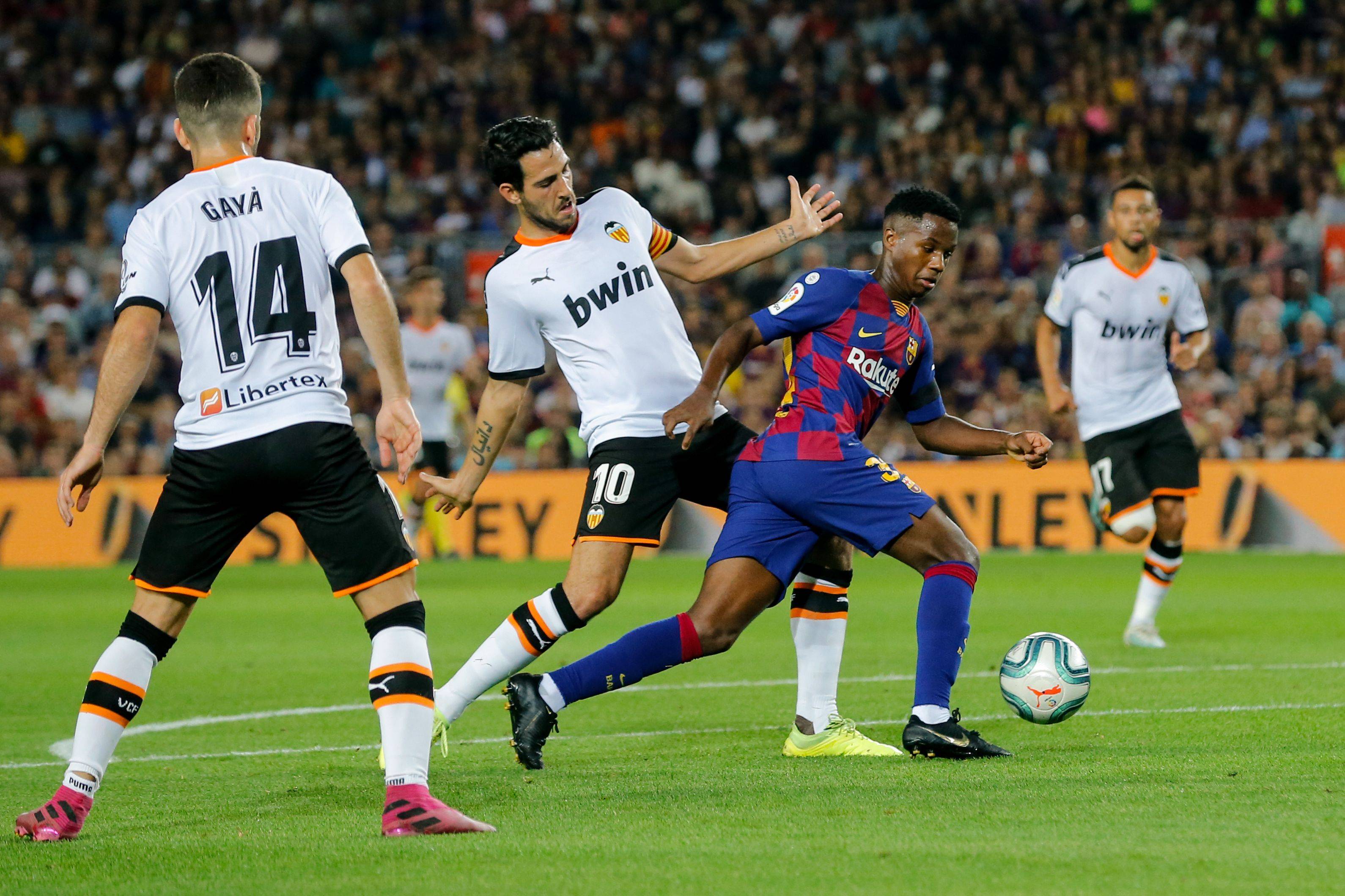 他向我们展 他向我们展